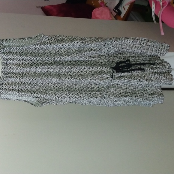 Old Navy women's black and white geometric Romper size Medium Nwot - Picture 15 of 17